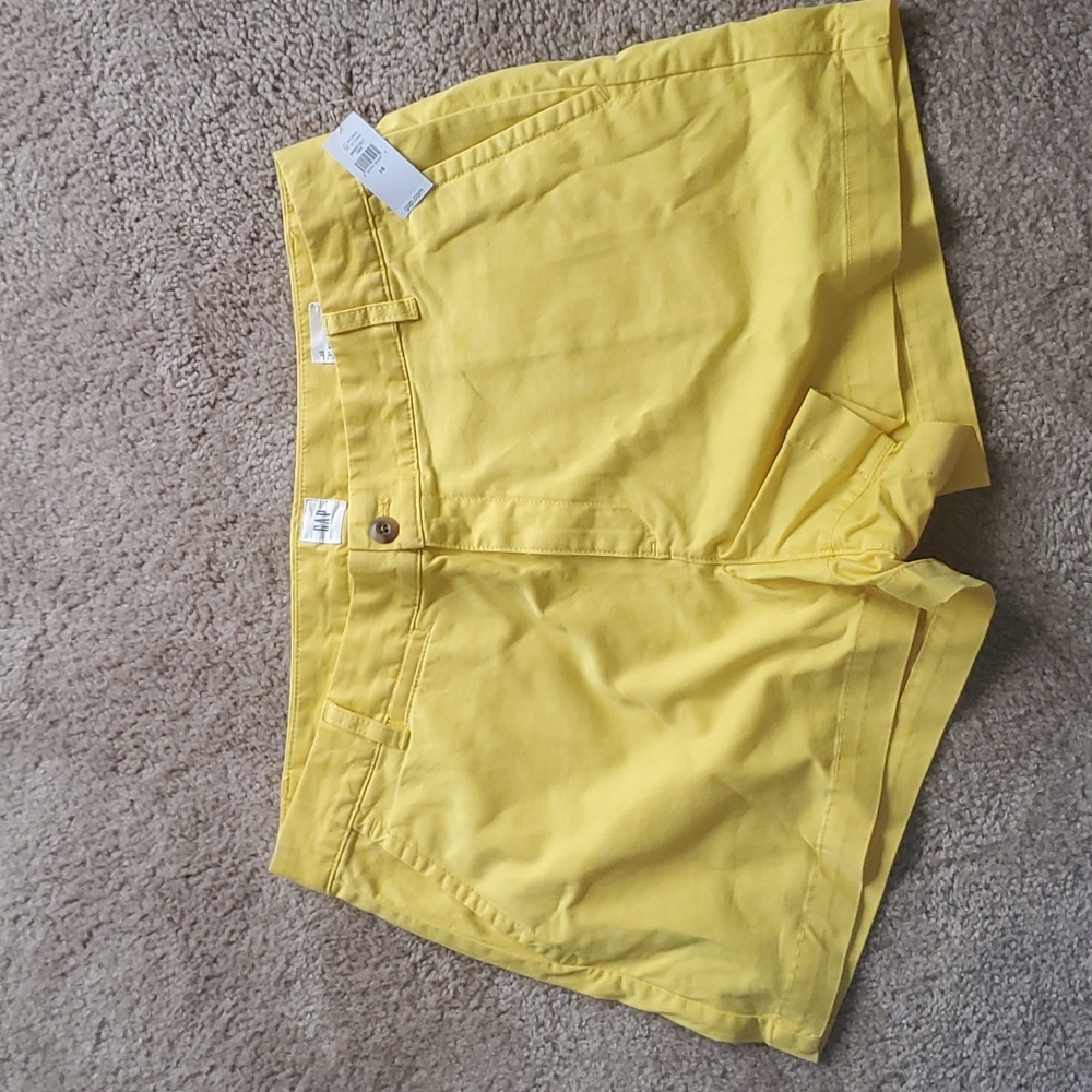 Gap 3" Khaki Yellow Short